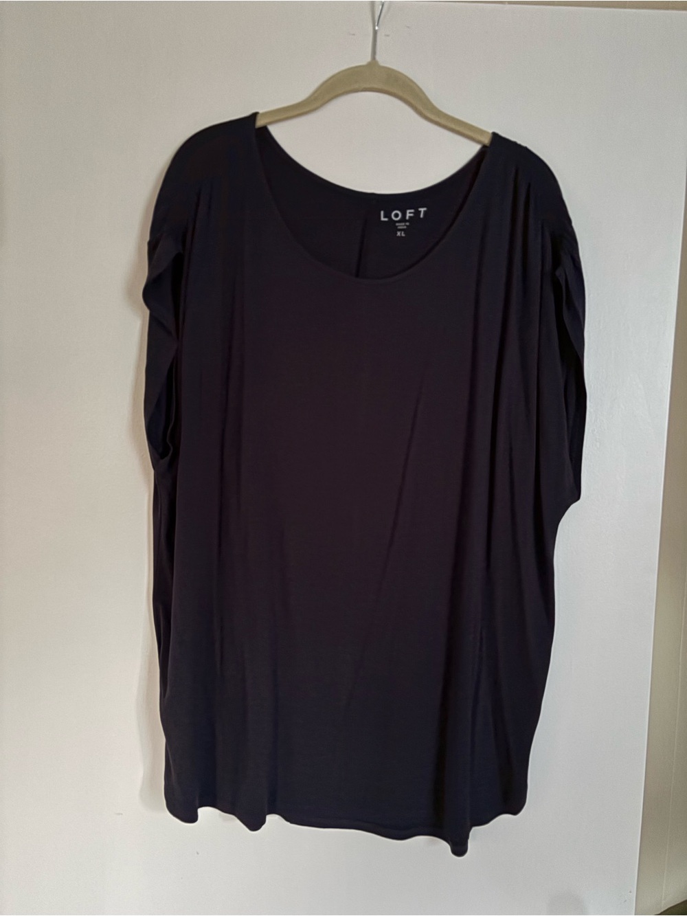 LOFT Black Short Sleeve Scoop Neck Tee